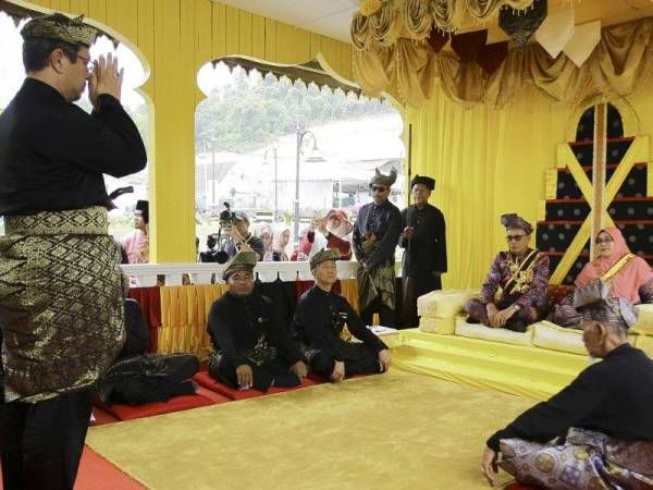 Istiadat adat Negeri Sembilan di hadapan Duli Yang Maha Mulia Yang di-Pertuan Besar