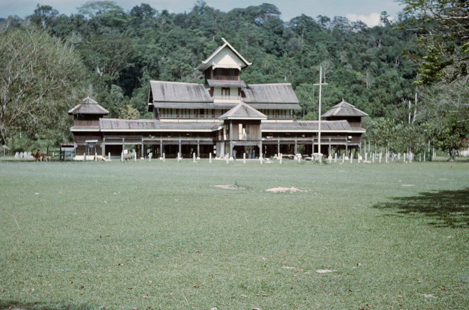 Istana Lama Seri Menanti, istana kayu bersejarah di Negeri Sembilan