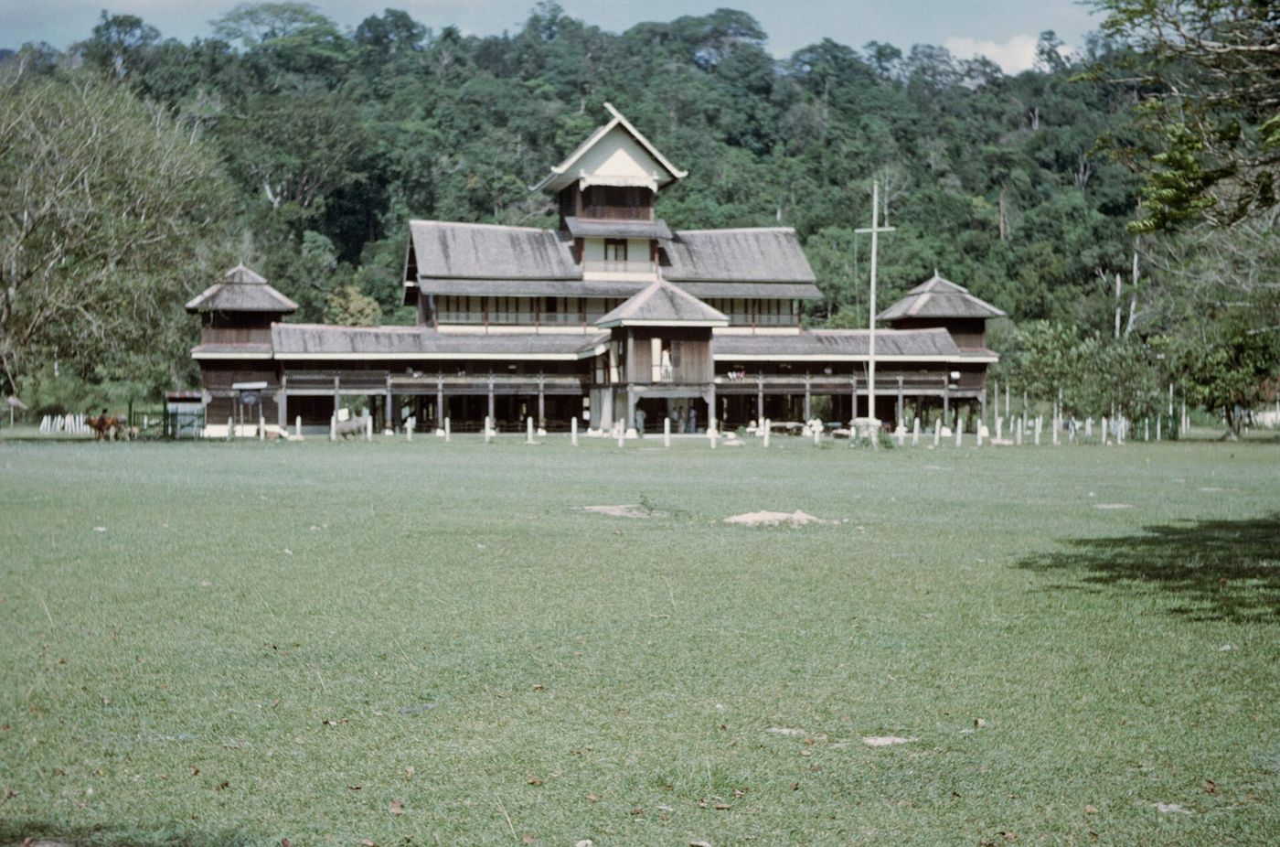 Istana Lama Seri Menanti, istana kayu bersejarah di Negeri Sembilan