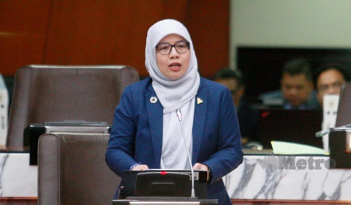 Anfaal Saari, Exco Pemerkasaan Wanita dan Kebajikan Selangor, ketika berucap di dewan
