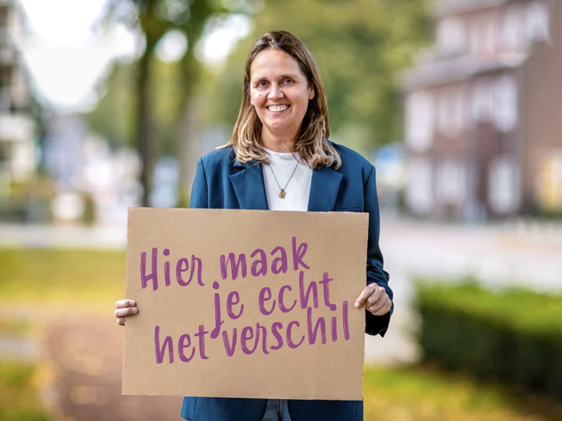 Eefje Aussems houdt bord vast met de Quote "Hier maak je echt het verschil"