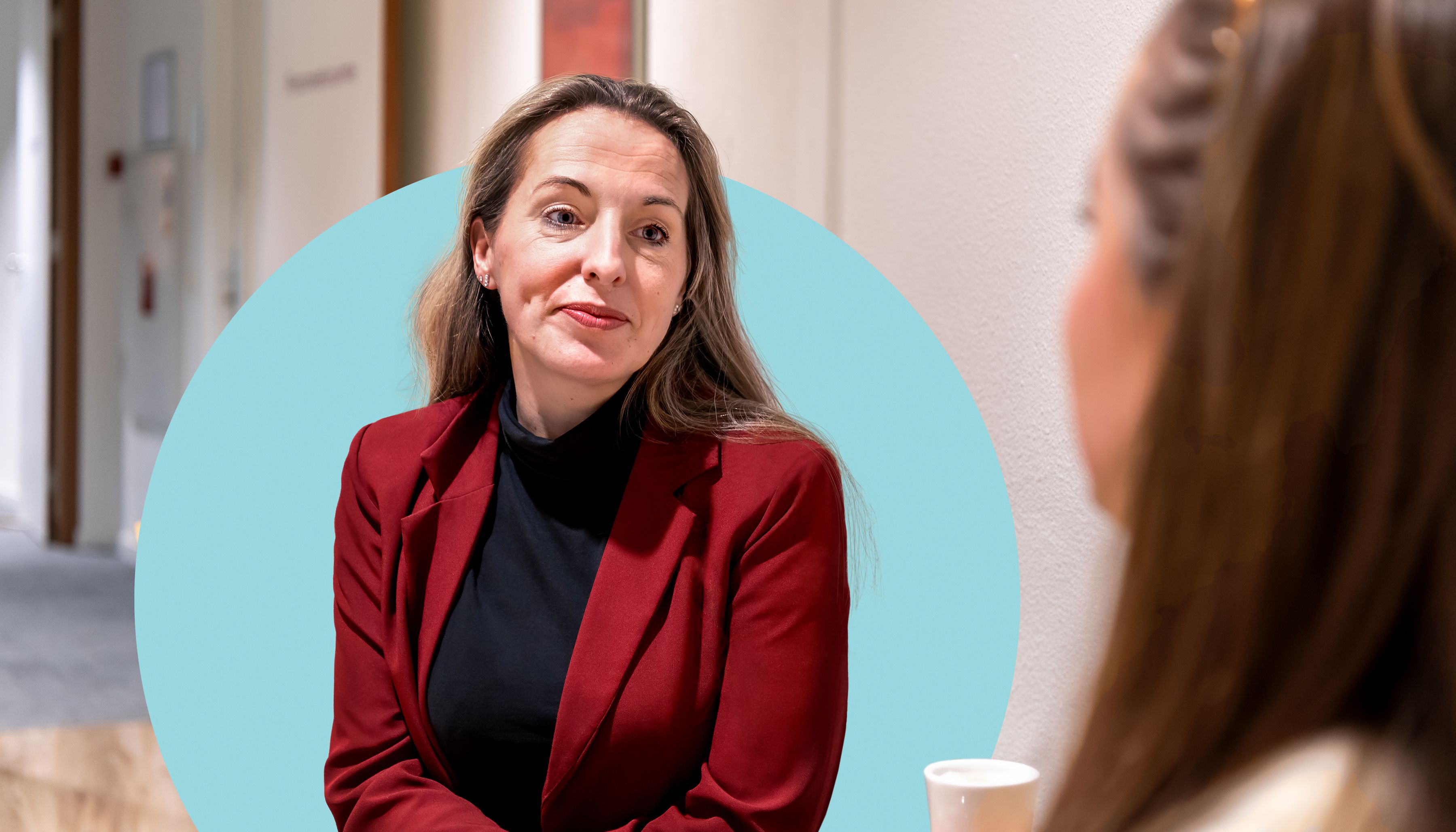 medewerker in gesprek