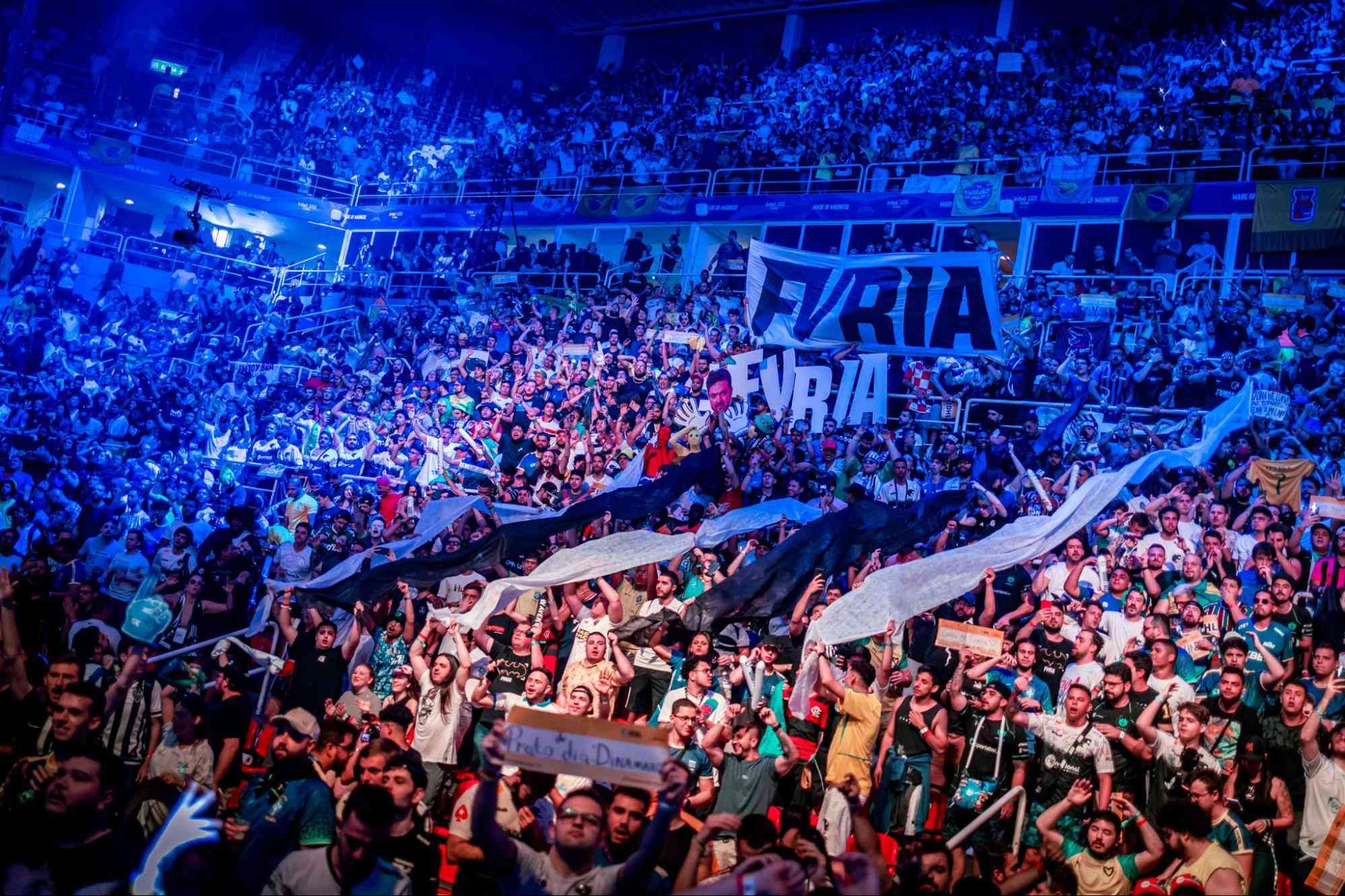 Picture of fans at a CS:GO event. Credit: ESL/@Vexanie