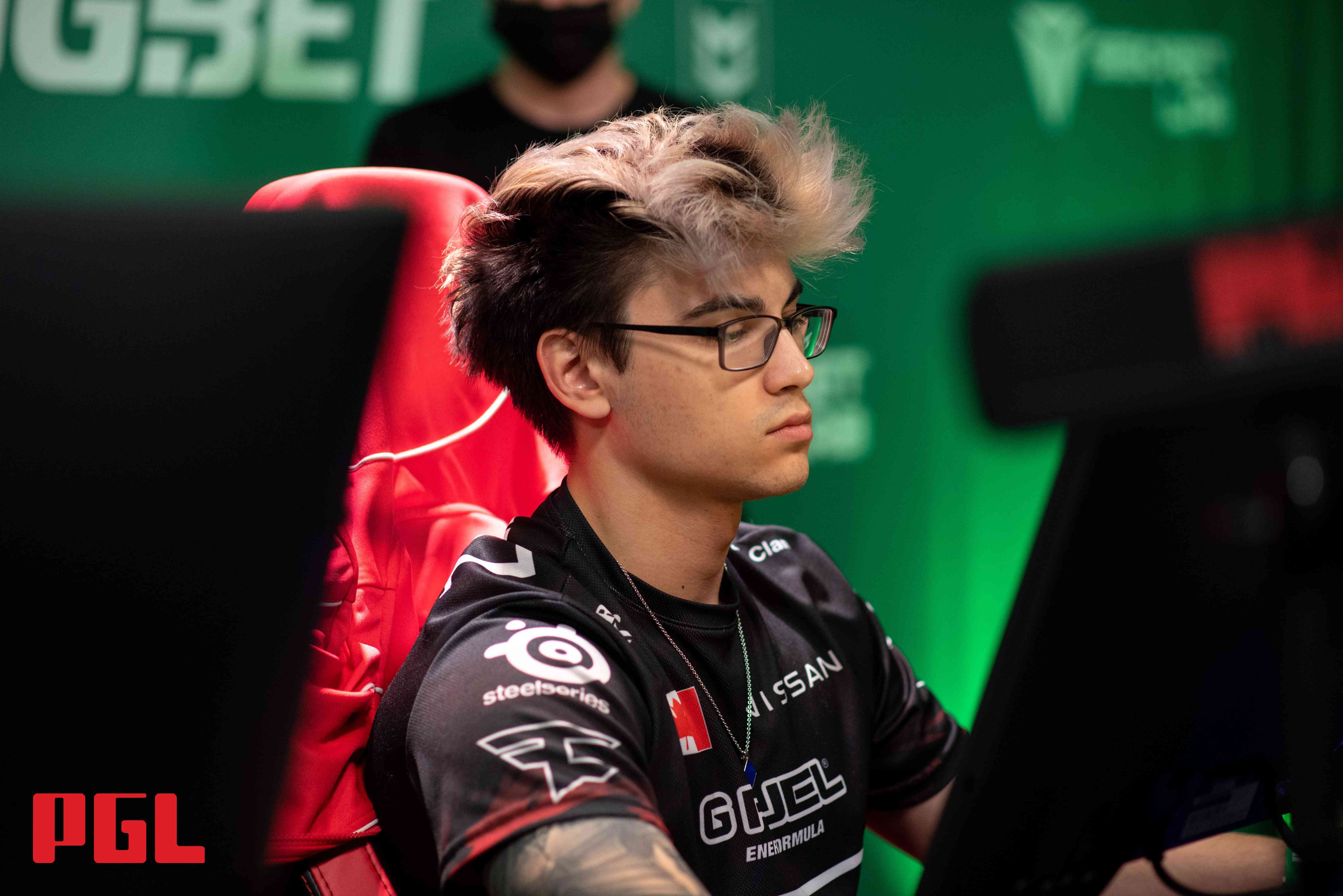 Twistzz earns the spot of the 5th best rifler in cs:go history