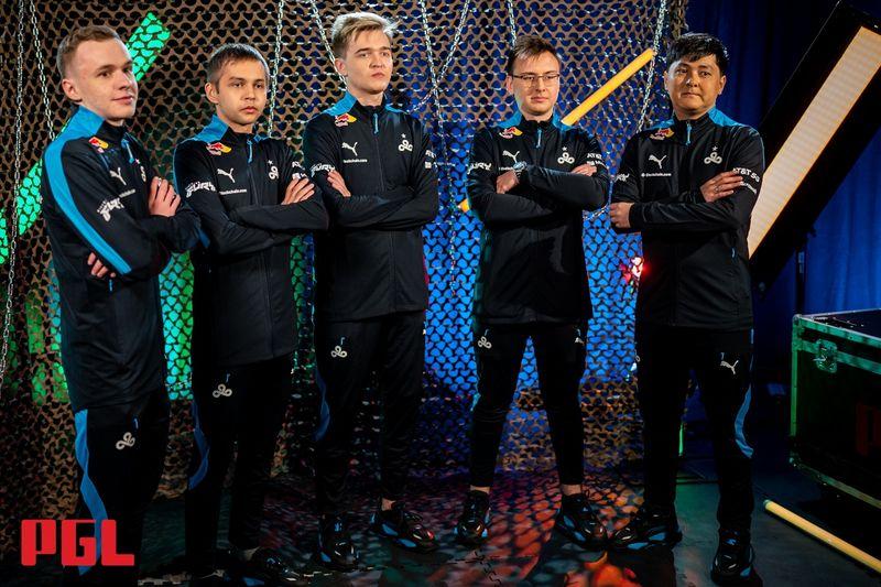 The roster for Cloud9 stand on the stage at the PGL Major Antwerp 2022