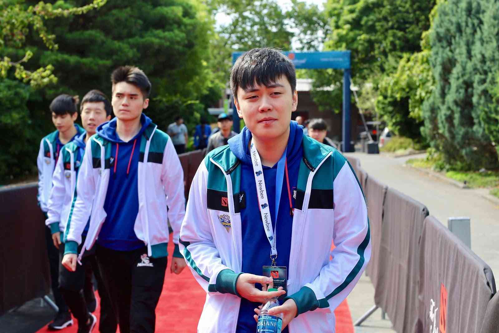 kpii arrives at TI 7 during his time with Newbee