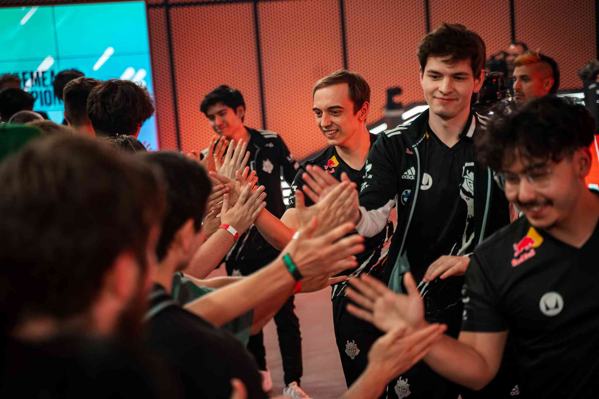 G2 high fiving fans in the LEC studio after a victory. Credit: Wojciech Wandzel/Riot Games