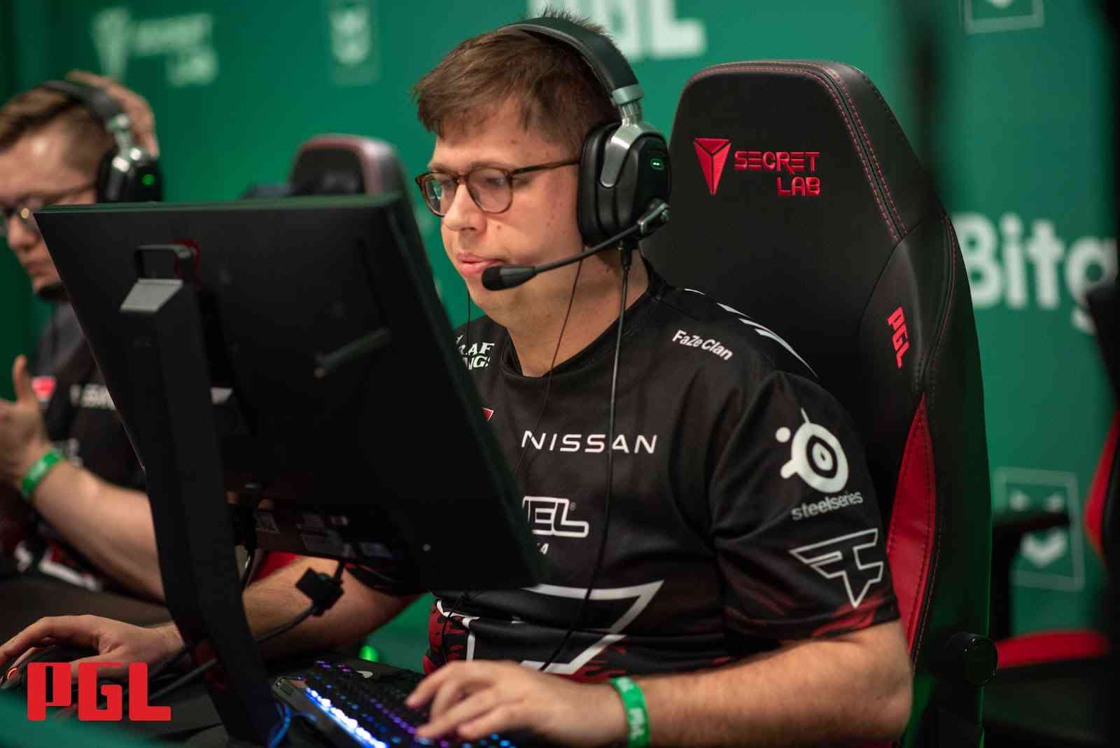 FaZe Clan IGL, Finn "karrigan" Andersen, competes with his team in a live match of CS:GO