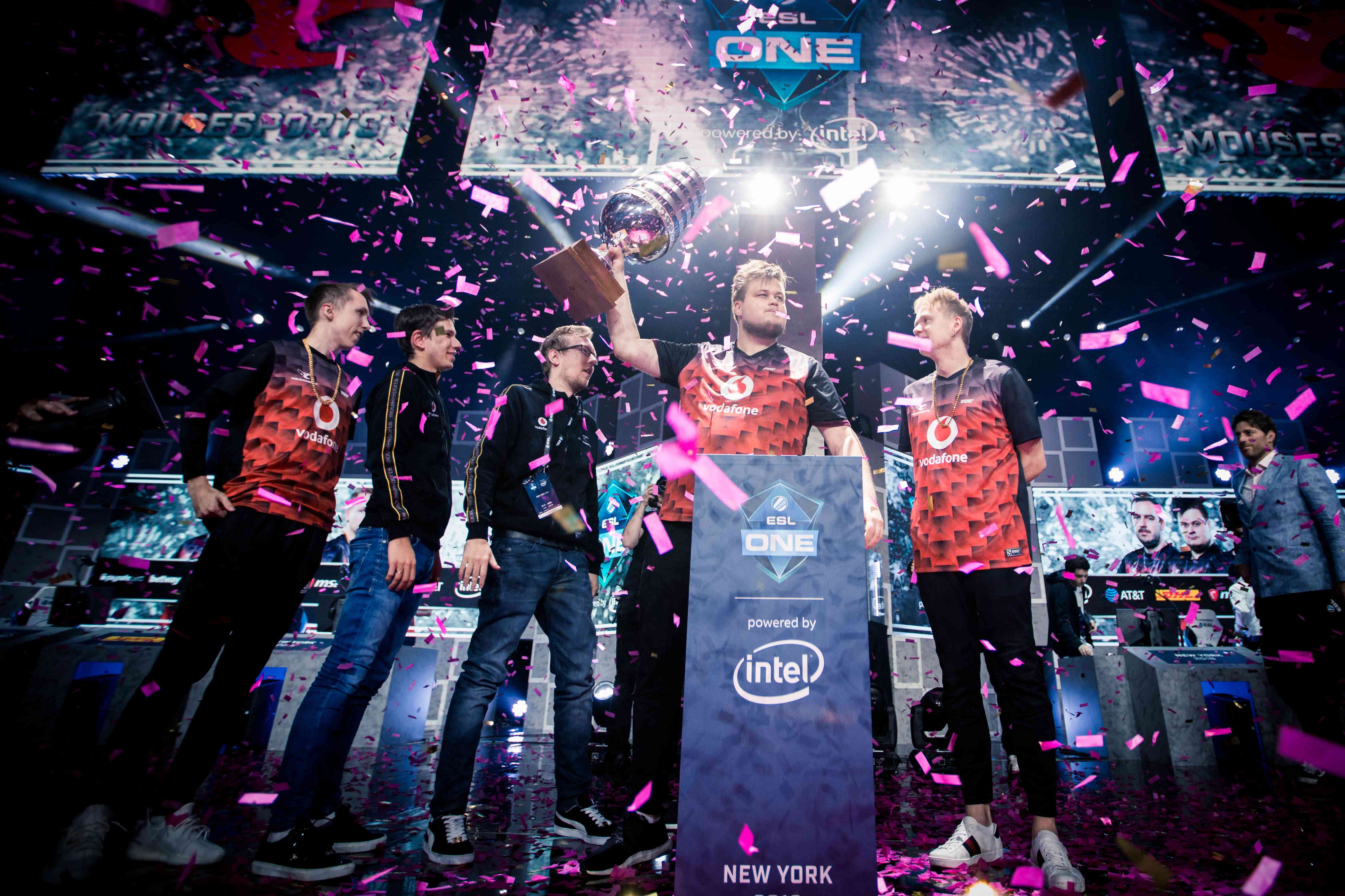 Snax secured a title at ESL One New York 2018 mere days before he was kicked from MOUZ, his last tier-one team (Image Credits: ESL | Helena Kristiansson)