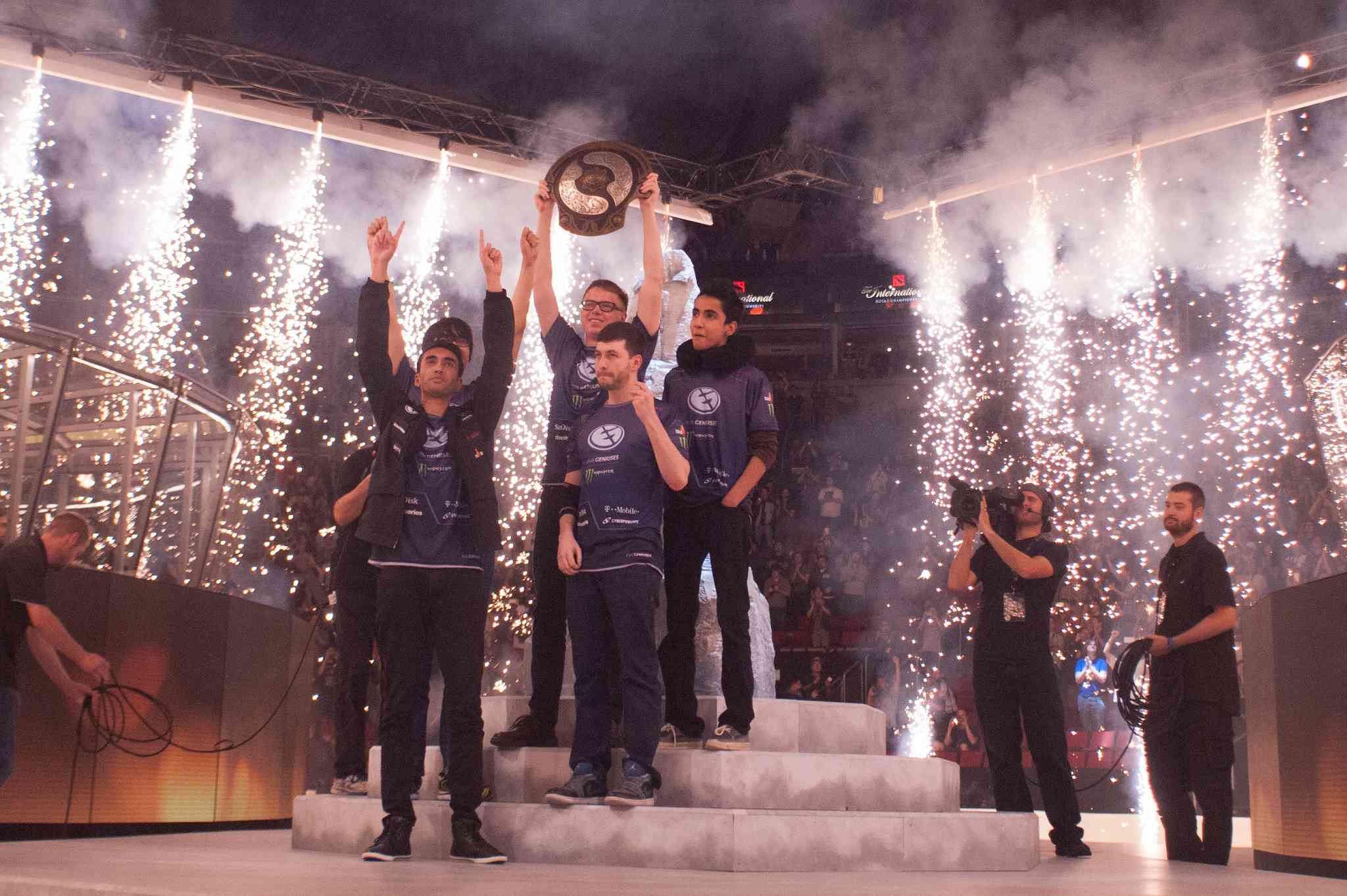 Who will ever forget Evil Geniuses' TI 5 victory? (Image Credits: Valve)