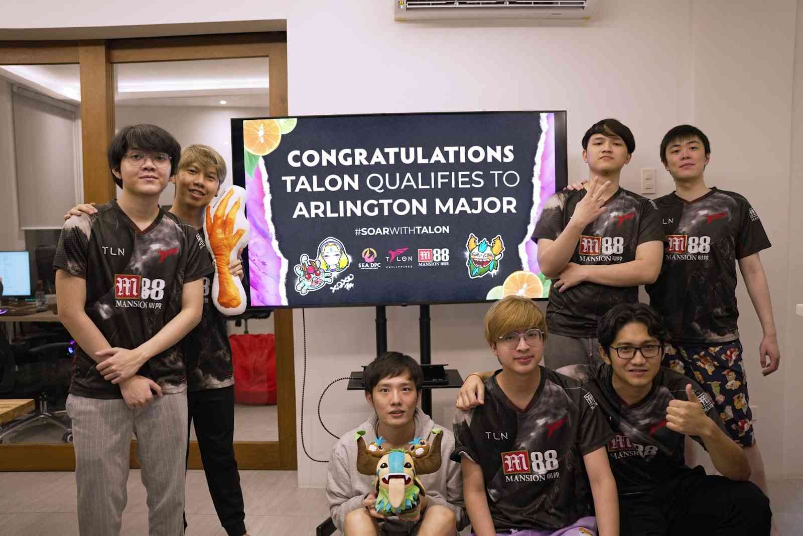 kpii and the rest of the Talon Esports roster pose around a large monitor displaying the words "Congratulations Talon Qualifies to Arlington Major"