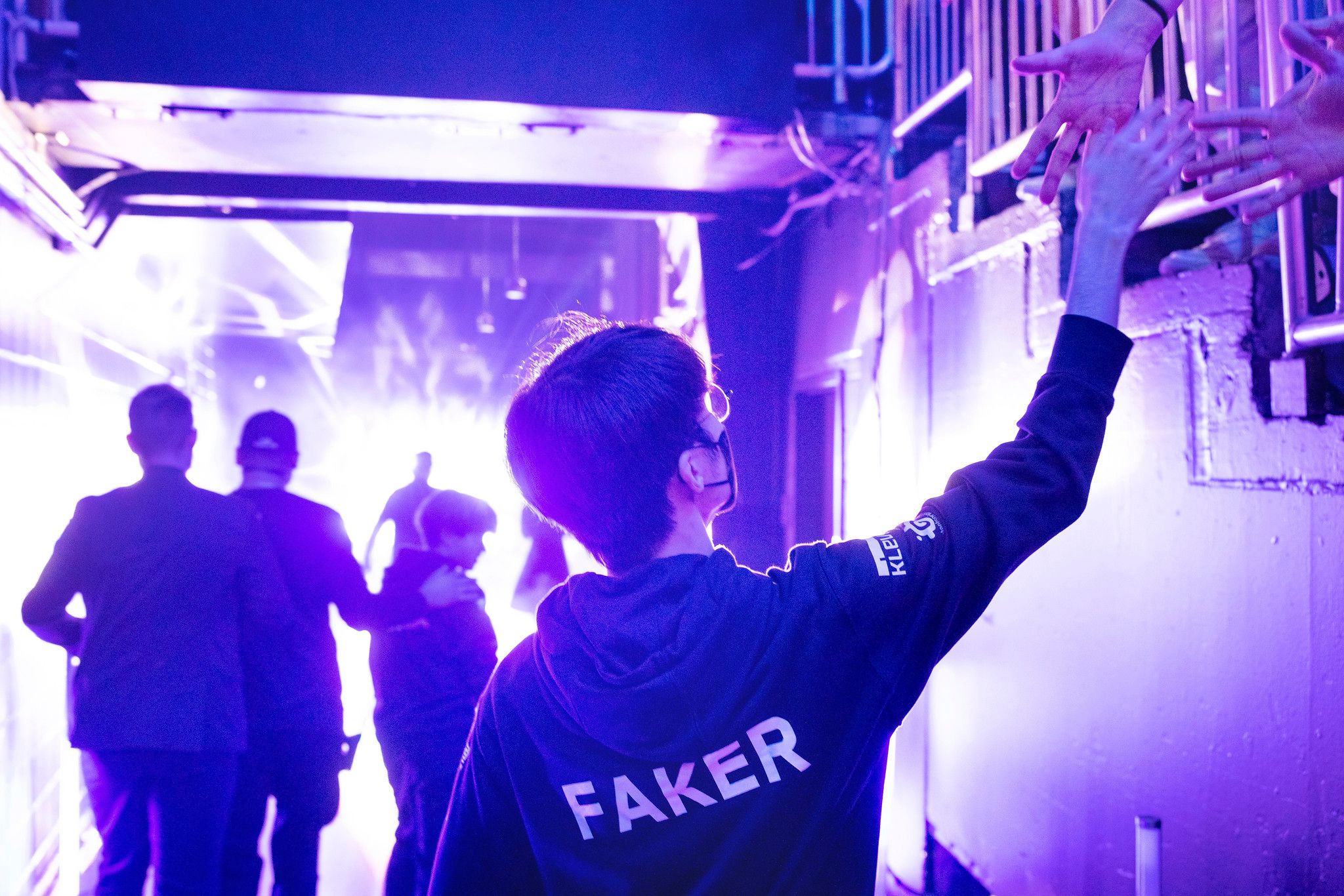 LoL superstar Faker extends contract with T1 until the end of the 2025