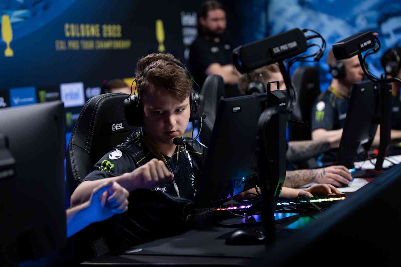 Jonathan "EliGE" Jablonowski fist bumps a team mate off camera ahead of a match of CS:GO during IEM Cologne 2022