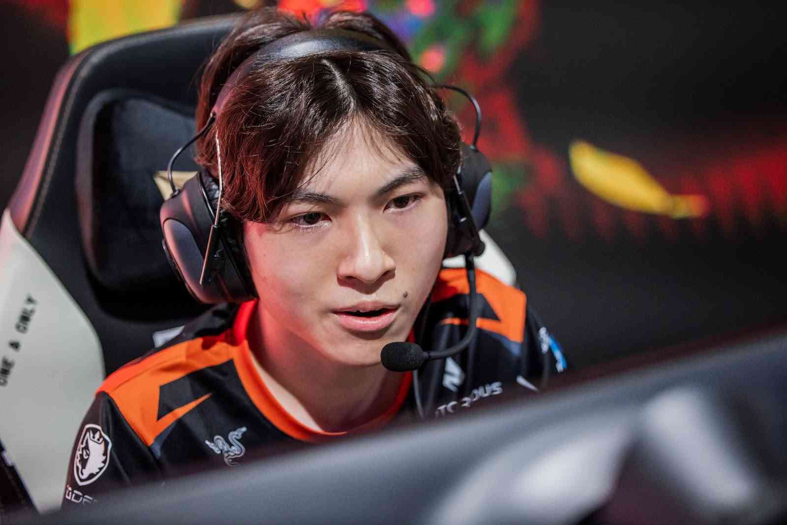 Likai concentrates on the screen during a live game of League of Legends with Beyond Gaming