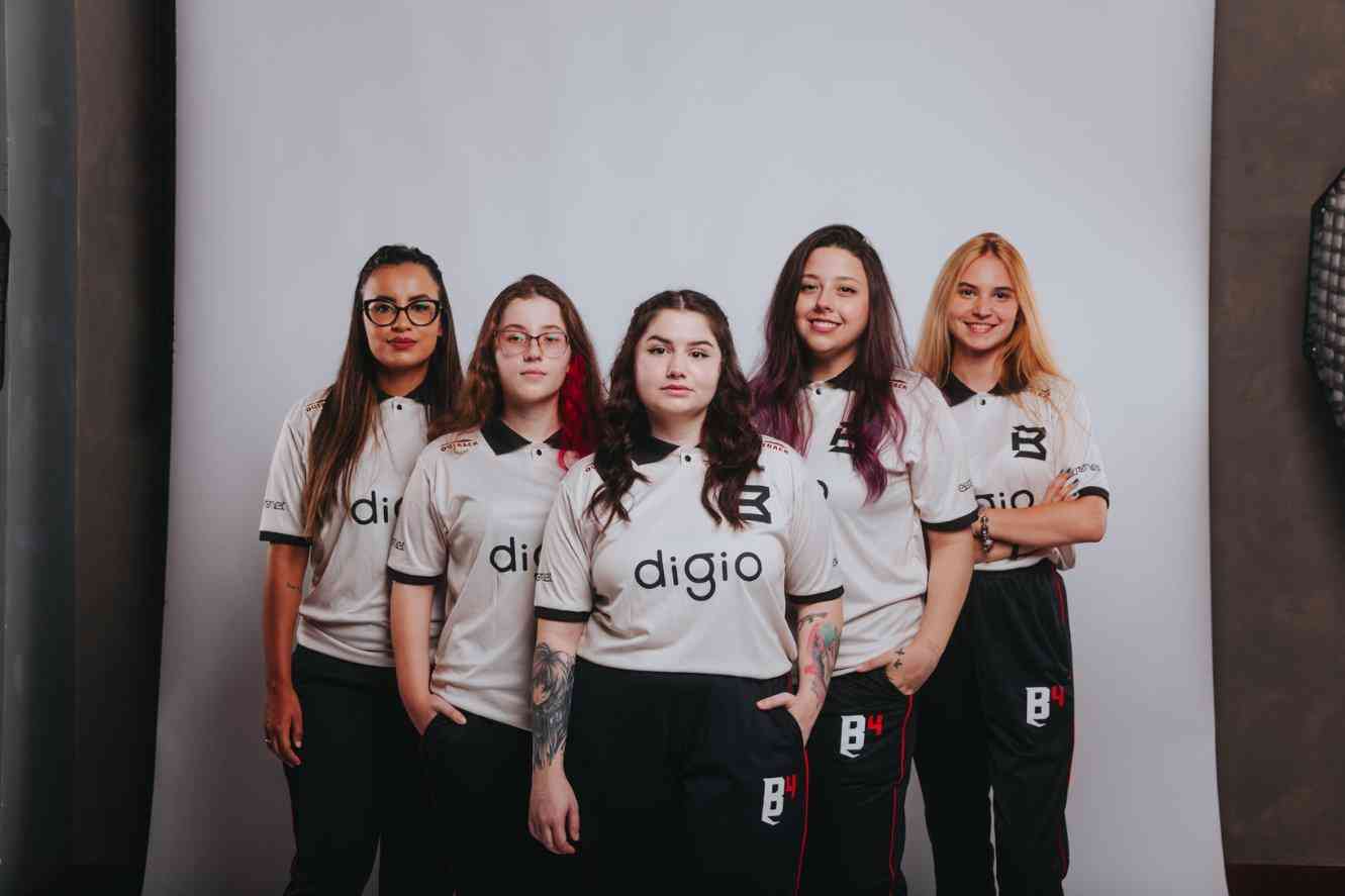 The roster for B4 Esports pose for a team photo in their official jerseys