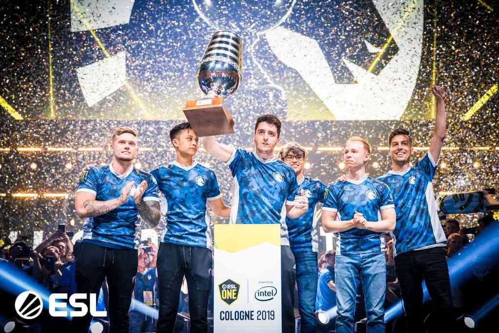 Liquid lifting the trophy for ESL One Cologne 2019