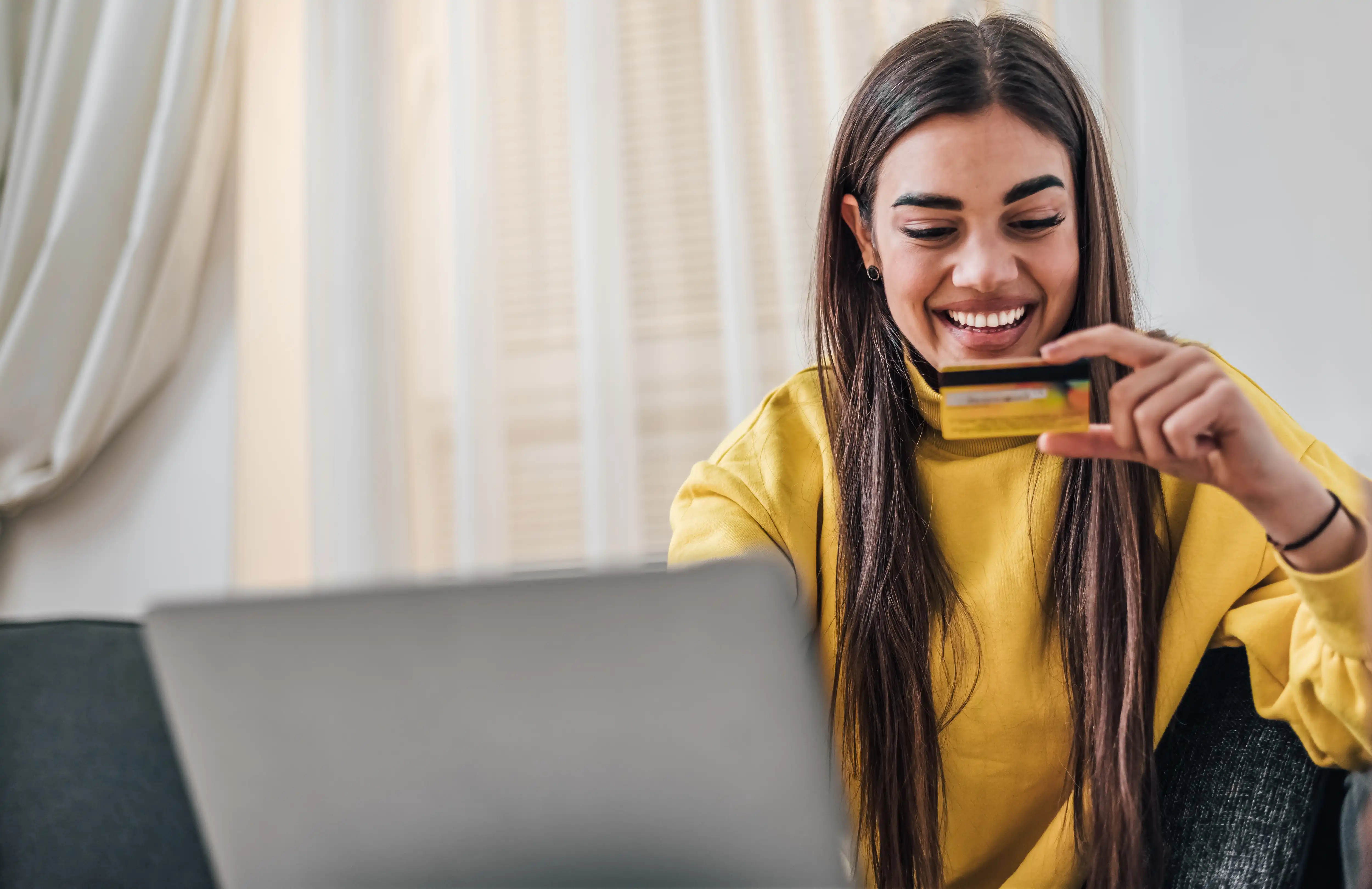 Exploring How AI and E-commerce Utilize Personalization and Recommendation Systems