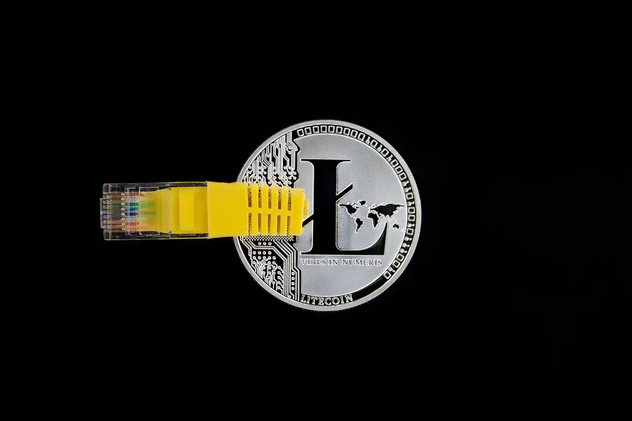 Dark slightly abstract background for The Blockchain Modernization Experience Brief