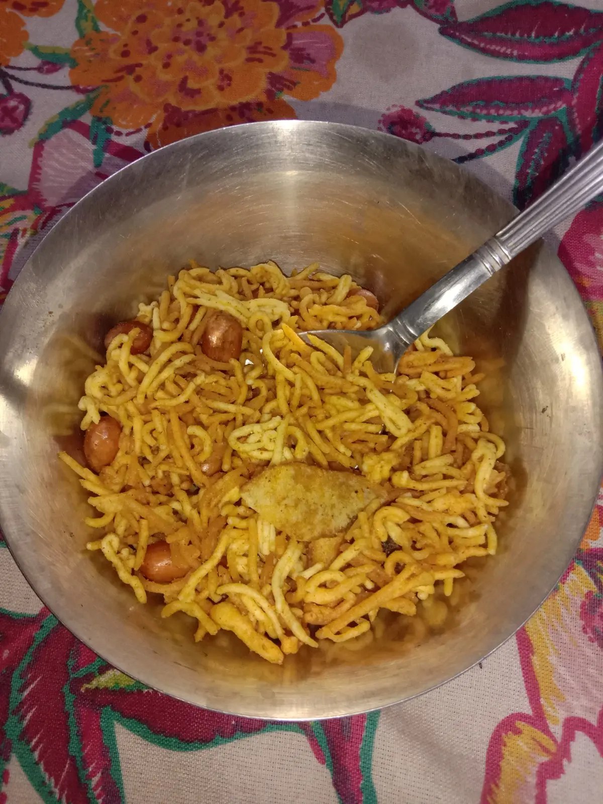 Spicy South Indian mixture with peanuts, sev, and curry leaves