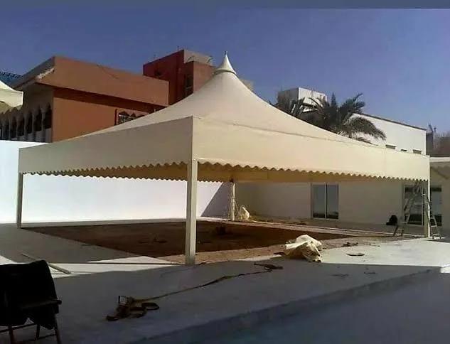 تنفيذ مظلات هرمية بتصاميم هندسية خاصة في جدة — درع المملكة للمظلات