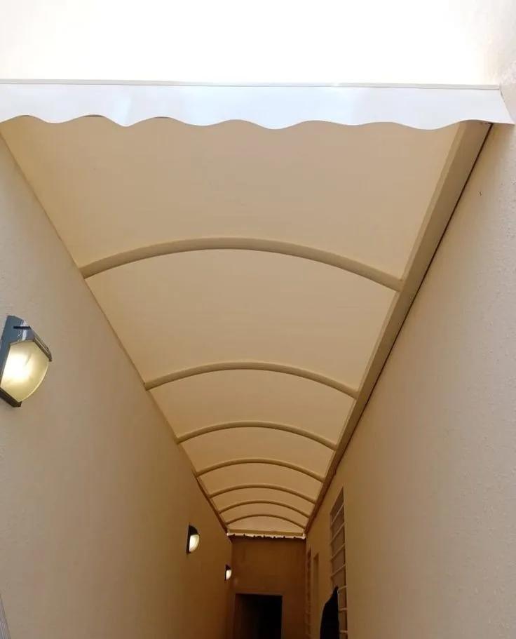 تركيب مظلات مداخل وممرات بتصميم مقوس أنيق في جدة من تنفيذ درع المملكة للمظلات