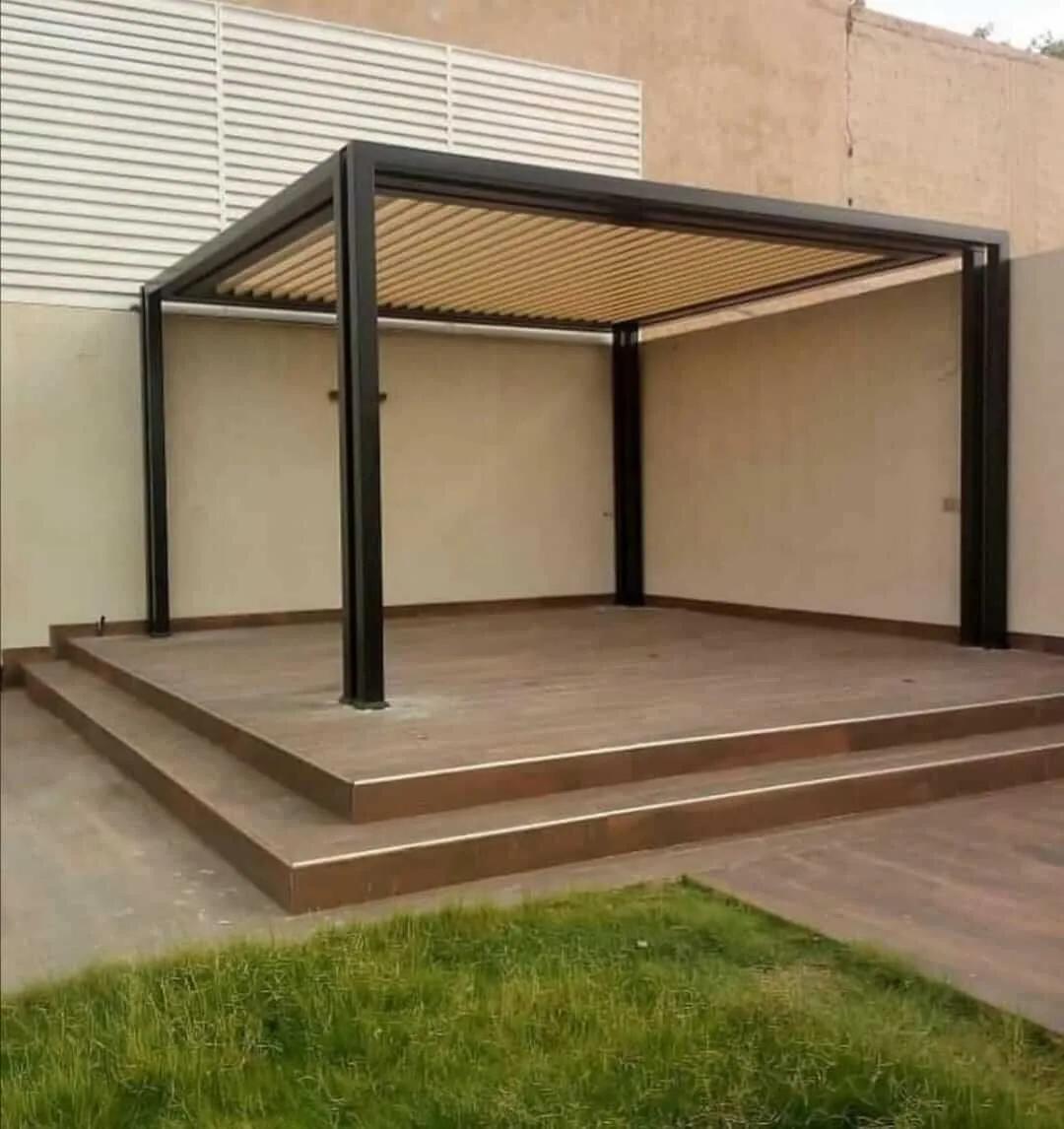 تركيب برجولات حديدية عصرية فوق منصات خشبية في جدة درع المملكة للمظلات