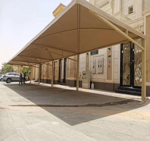 تركيب مظلات سيارات هرمية قوية لمواقف الفلل بجدة درع المملكة للمظلات