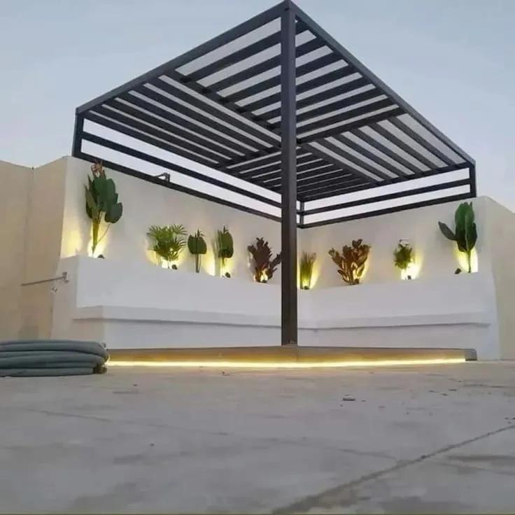 تصميم وتنفيذ برجولات حديد مودرن مع إضاءة مخفية في جدة بواسطة درع المملكة