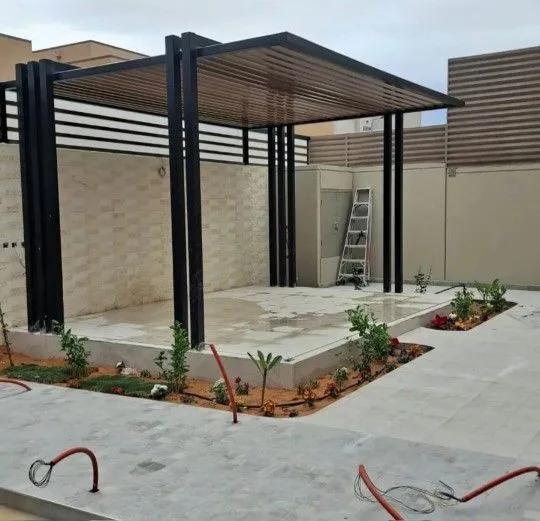 تركيب برجولات خشبية للحدائق والجلسات الخارجية في جدة — درع المملكة للمظلات