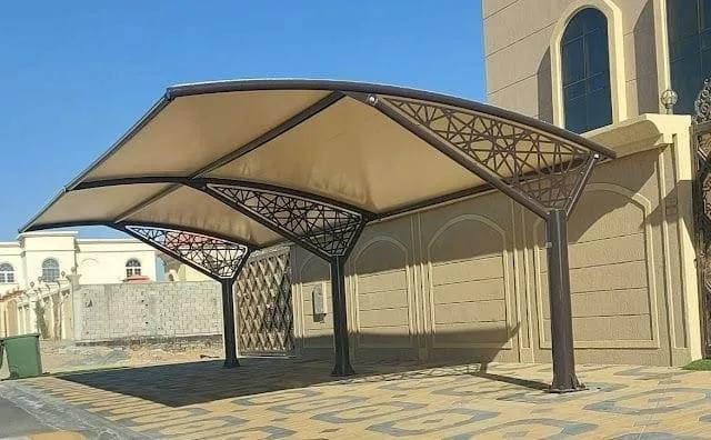 تركيب مظلات سيارات بتصميم قوسي مع أقواس ديكور ليزر في جدة درع المملكة للمظلات