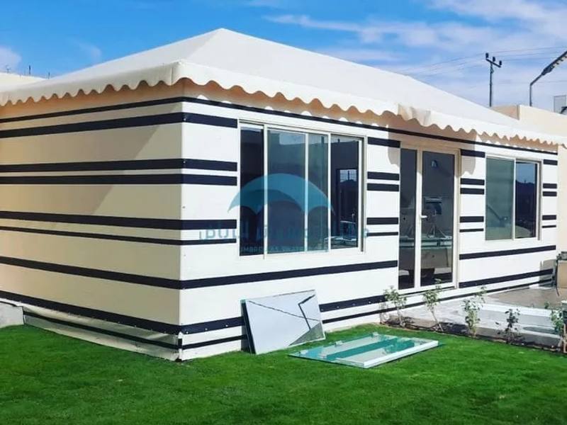 تركيب بيت شعر ملكي فاخر مع نوافذ زجاجية وديكورات داخلية في جدة