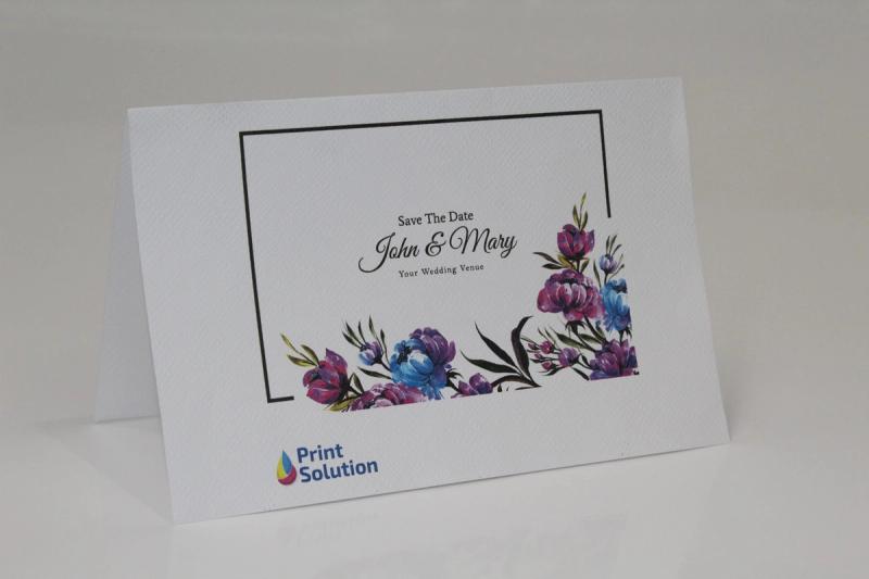 Biglietto save the date con cornice e fiori stampati
