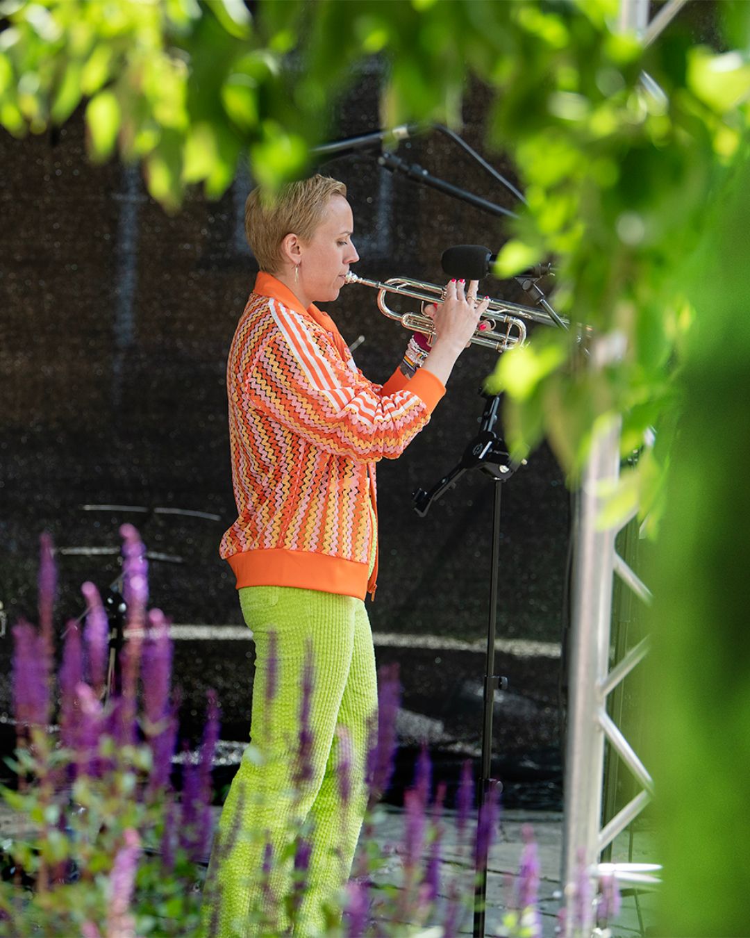 Tine Thing Helseth spiller trompet i Hollenderhagen i Risør