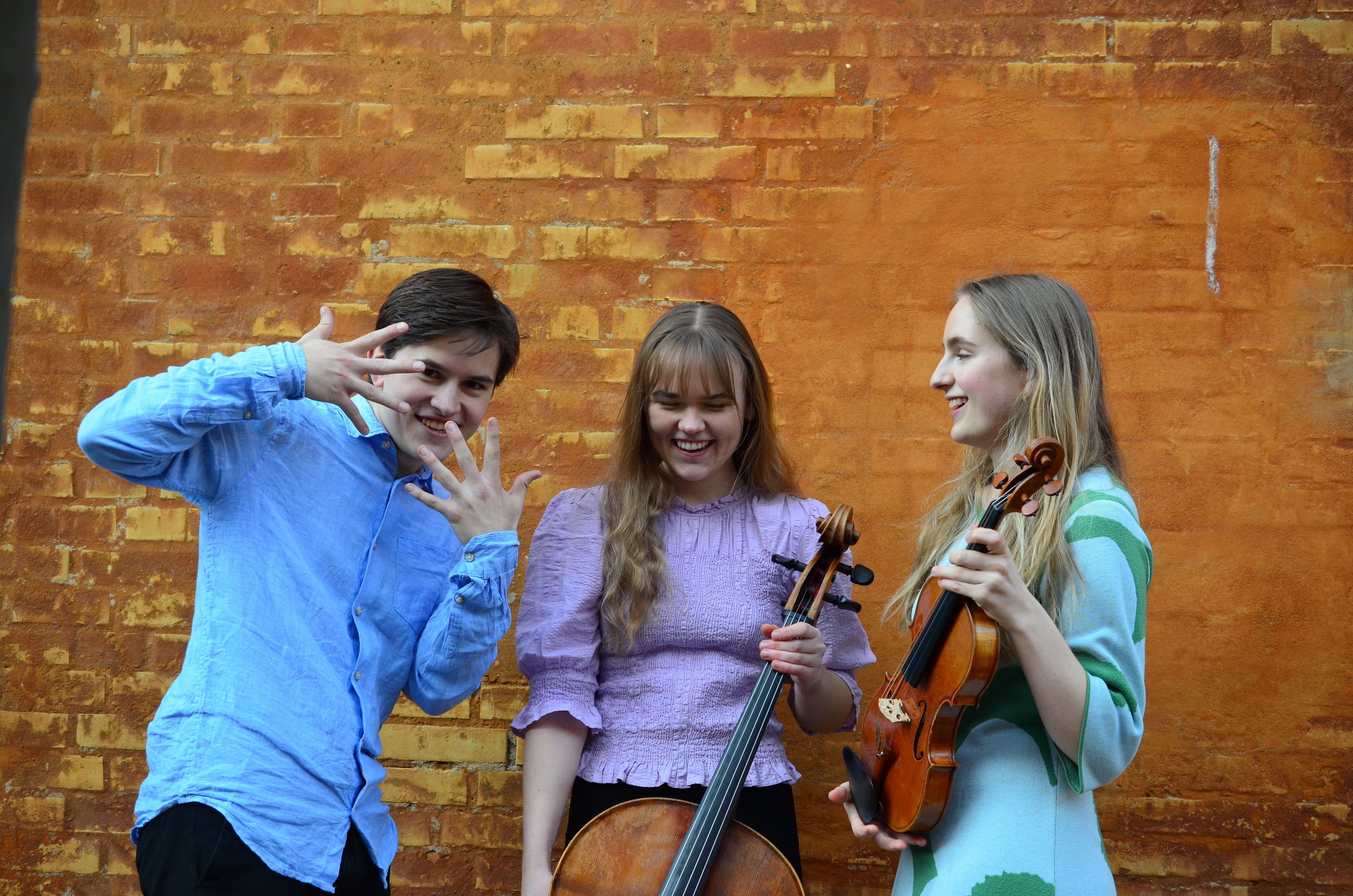 Artistene i Trio Leikínn