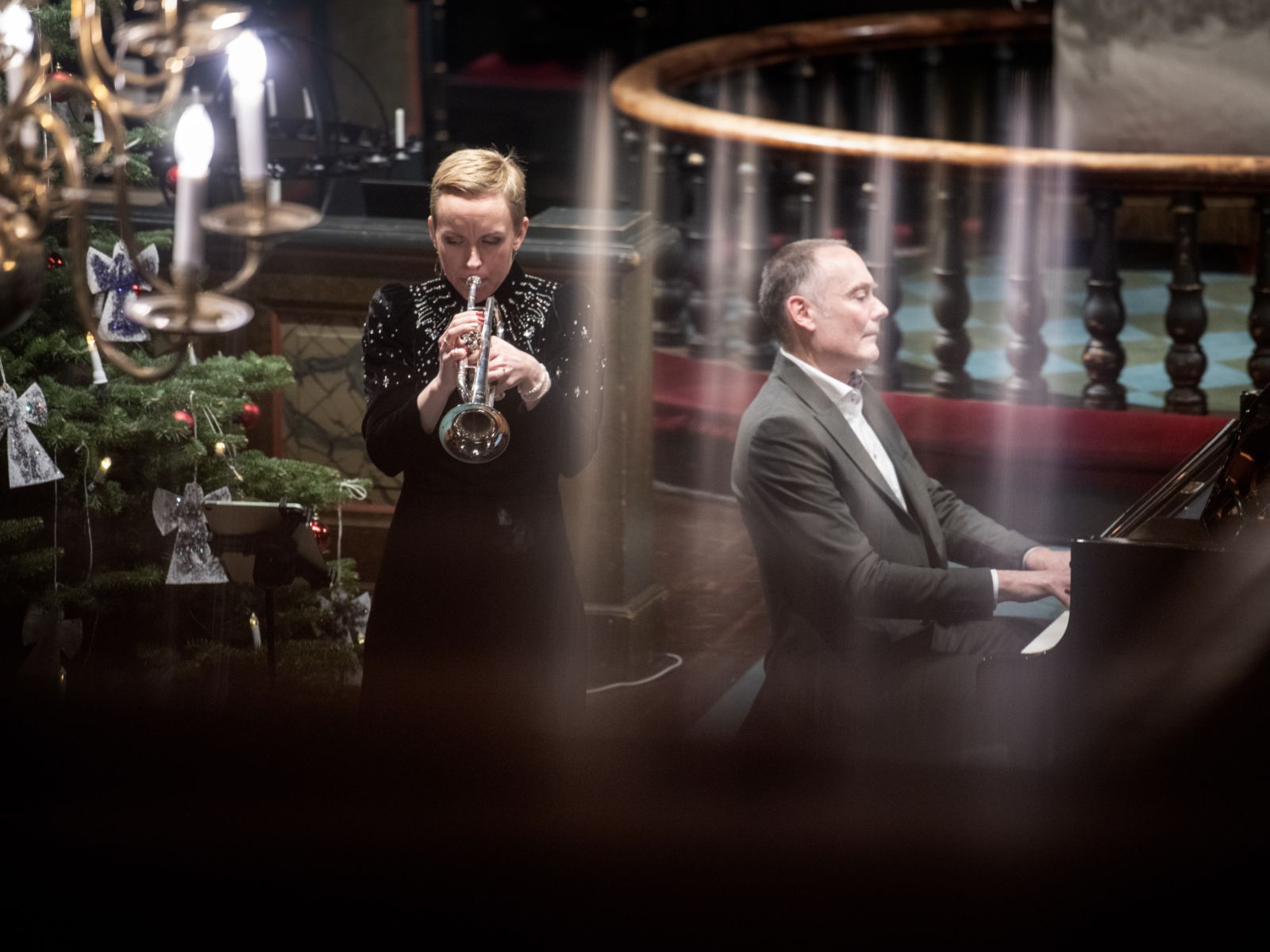 Trompetist Tine Thing Helseth spiller under Romjulskonserten i Risør kirke
