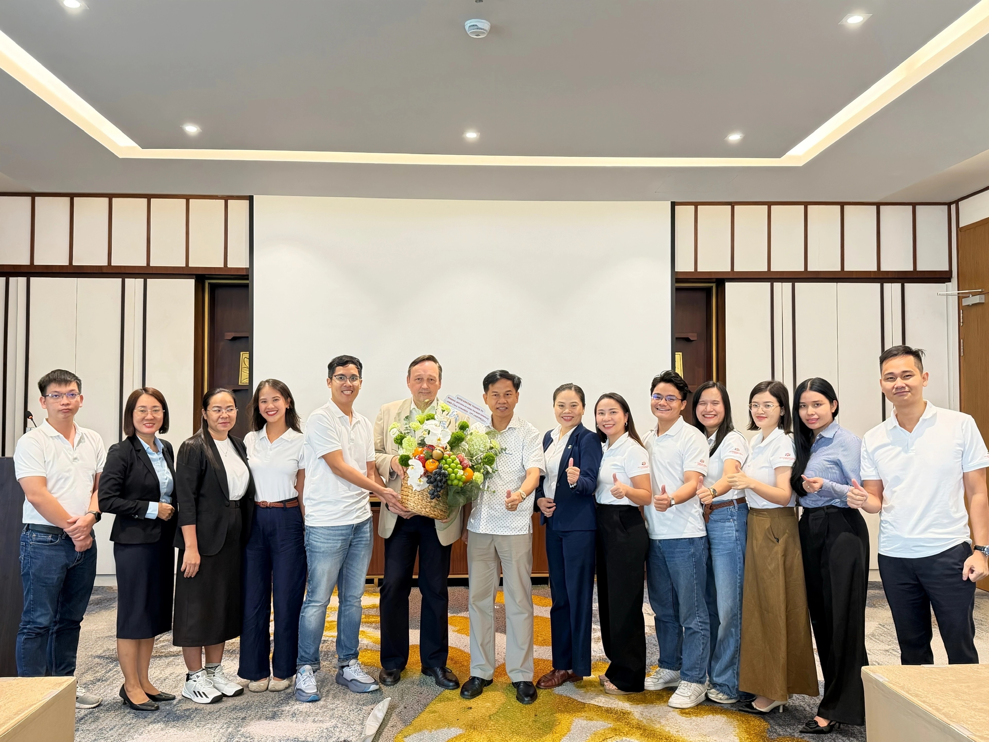 HỌC VIỆN ĐÀO TẠO MẾN KHÁCH IBH CHÀO ĐÓN CÁC HỌC VIÊN LỚP CAO HỌC CỦA VIỆN QUẢN TRỊ & CÔNG NGHỆ FSB, ĐẠI HỌC FPT ĐẾN THAM QUAN THỰC TẾ VÀ HỌC HỎI TẠI QUẦN THỂ NGHỈ DƯỠNG FURAMA - ARIYANA ĐÀ NẴNG