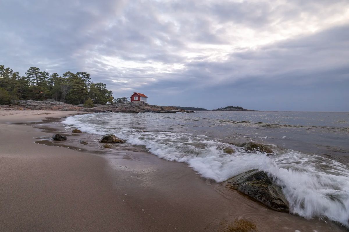 Strand, hav och vågor vid Albert Engströms museum