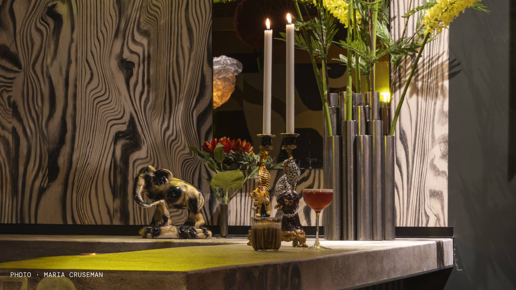 Sonoro: the bar under the neon eye