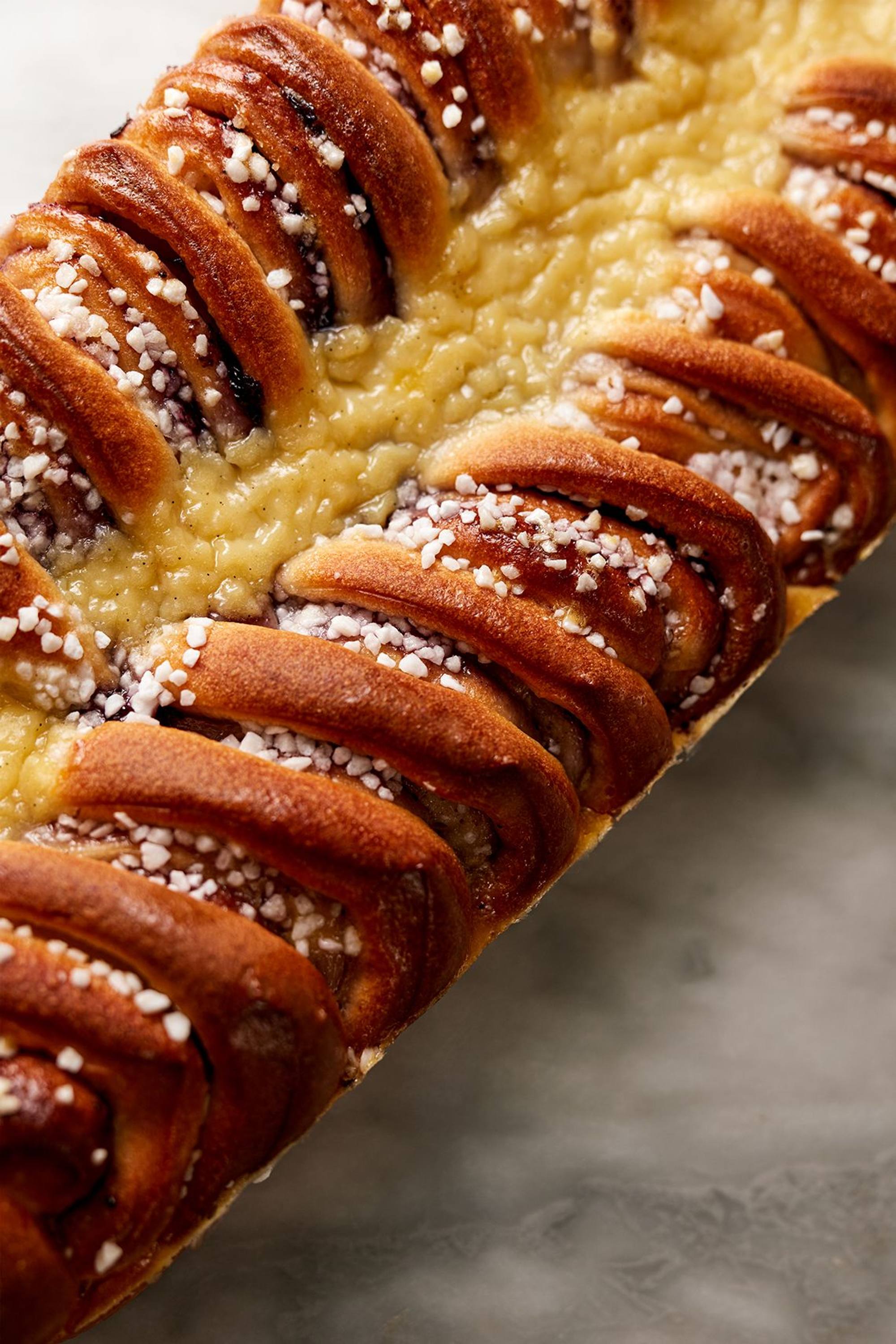 Güntherska: 12 · braided vanilla loaf