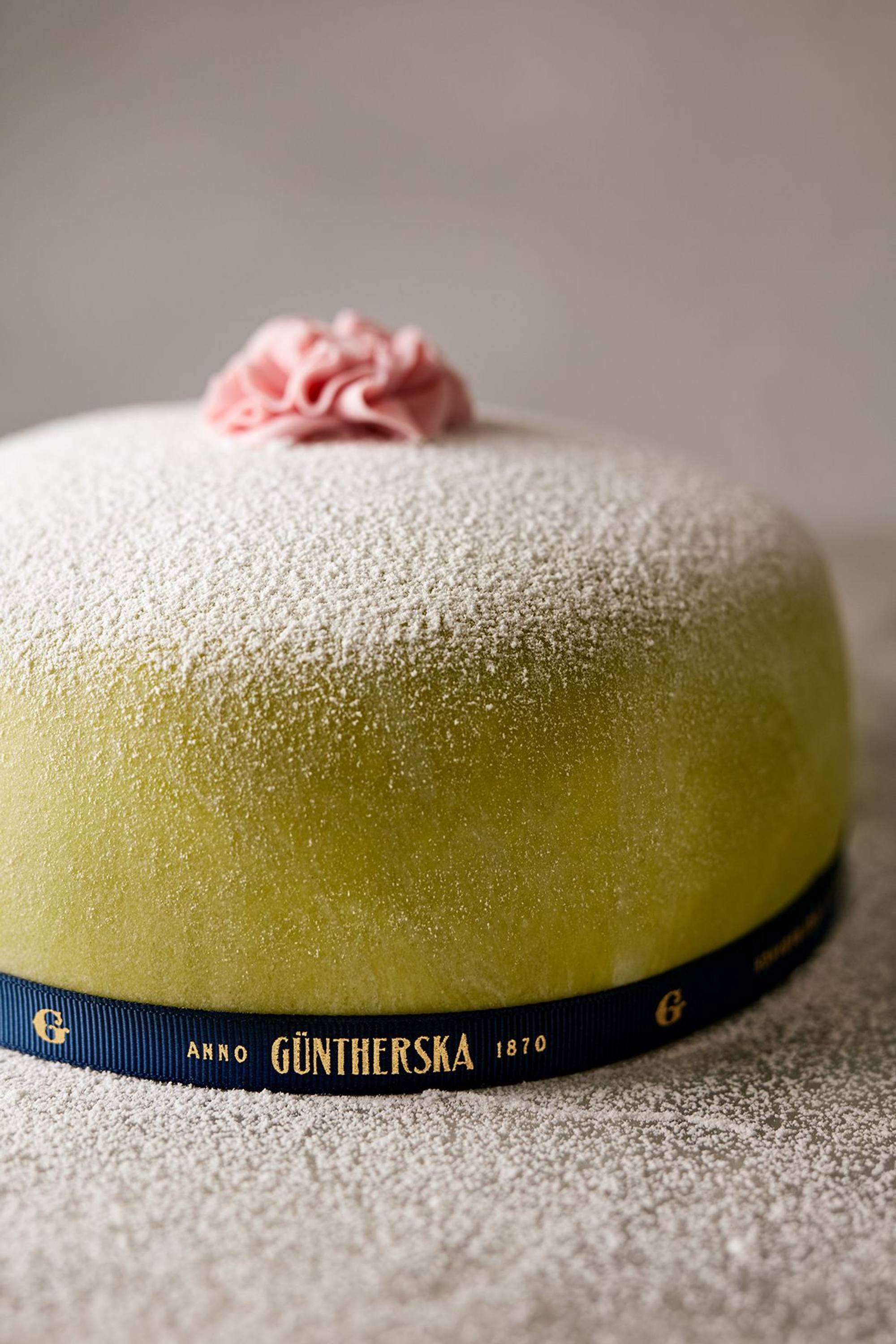 Güntherska: 01 · prinsesstårta with the anno 1870 band