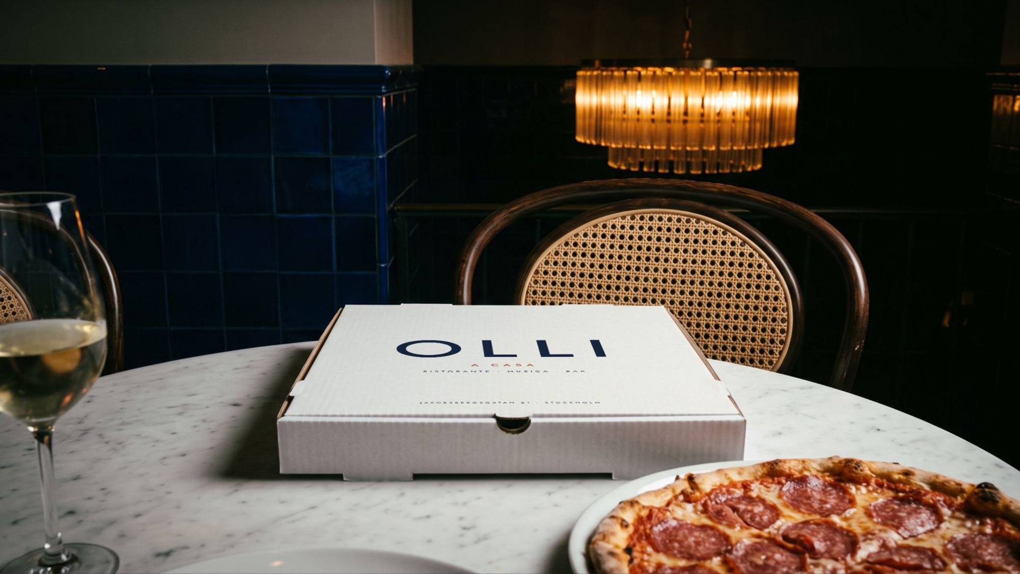Ristorante Olli: 17.2 · ol38 a casa · pizza box on marble