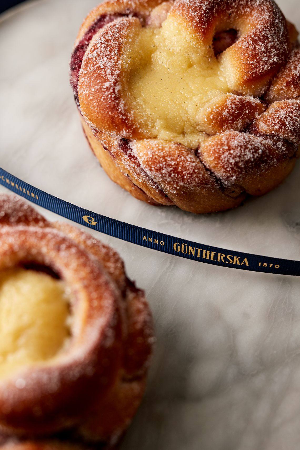 Güntherska: 04 · vanilla buns and ribbon