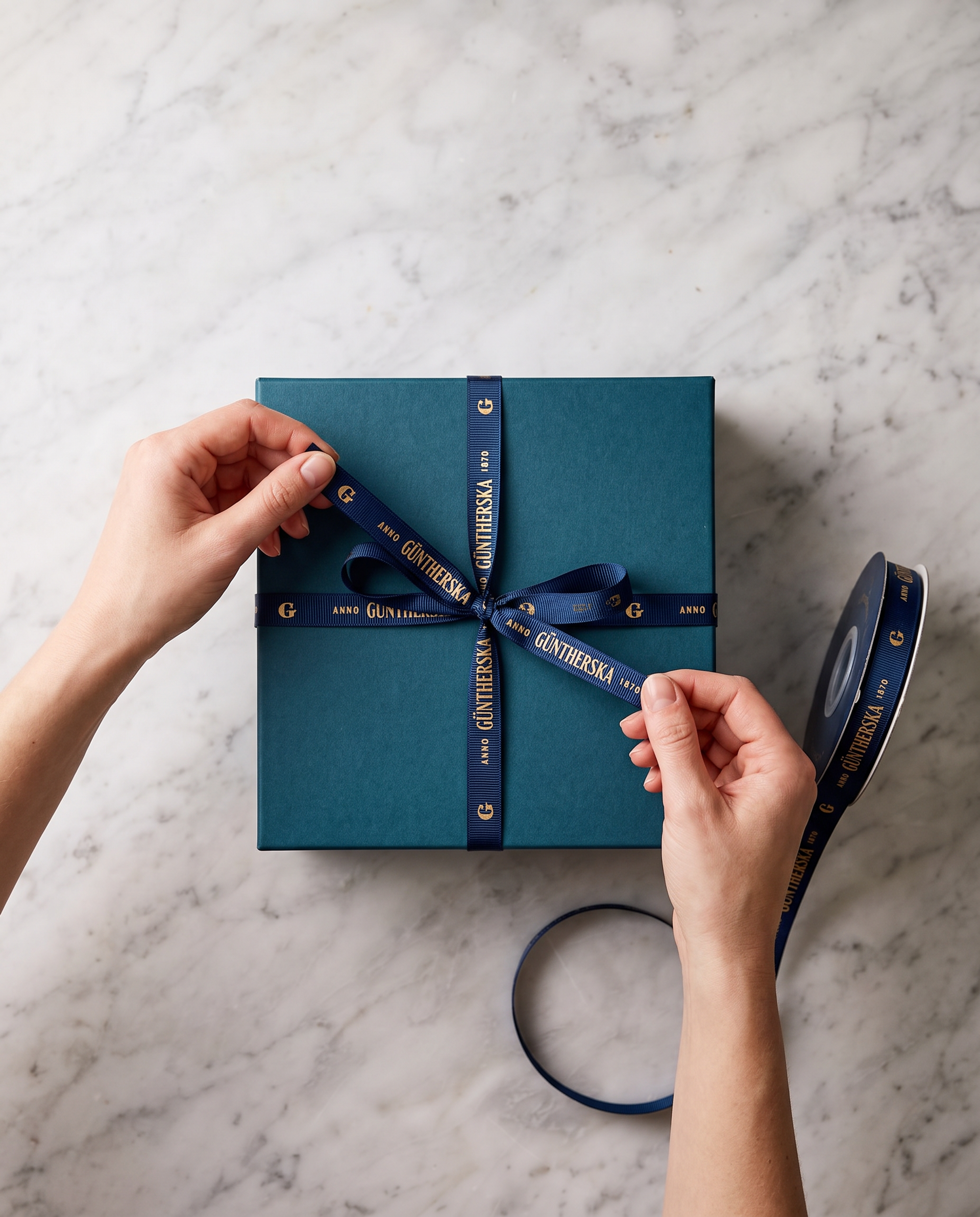 Güntherska: tying the ribbon