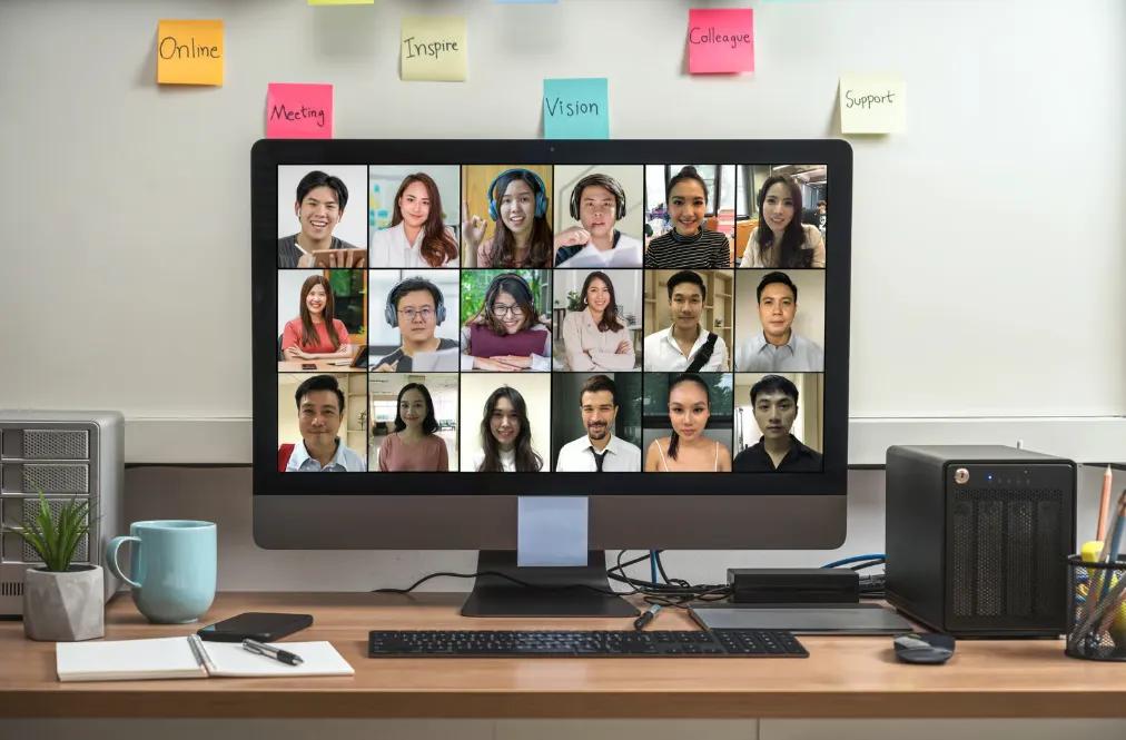 Videollamada de equipo en monitor