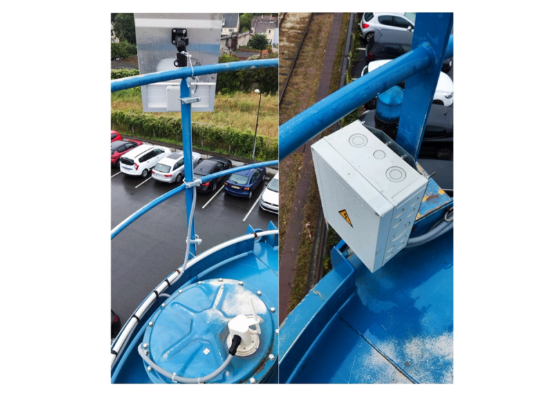 Installation du capteur sur le trou d’homme du silo et raccordement du panneau solaire au boitier régulateur/batterie.