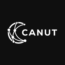 Un groupe de professionnels d'affaires assis autour d'une table lors d'une réunion.