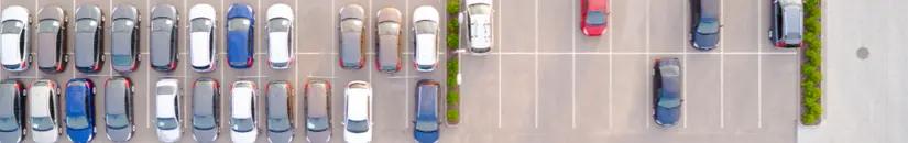 Auto's op een parkeerplaats 