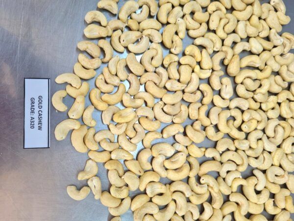 White cashew nuts W320 or WW320 or A320 box of 500g