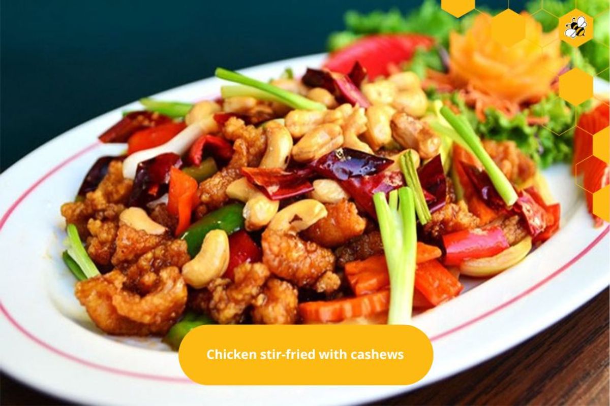 Chicken stir-fried with cashews