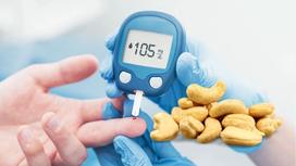 Does eating cashews increase blood sugar levels? What are the sugars in cashews?